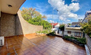 Casa venta casa 5 ambientes con piscina