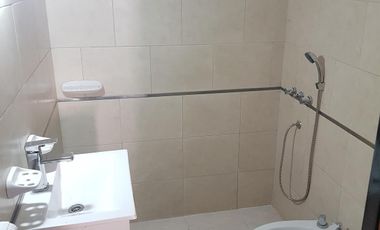 Casa en  Ramos Mejia! 3 ambientes con cochera y terraza propia!!!!