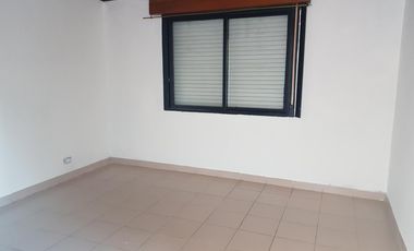 Casa en  Ramos Mejia! 3 ambientes con cochera y terraza propia!!!!