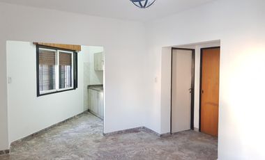 Casa en  Ramos Mejia! 3 ambientes con cochera y terraza propia!!!!