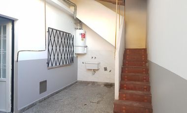 Casa en  Ramos Mejia! 3 ambientes con cochera y terraza propia!!!!