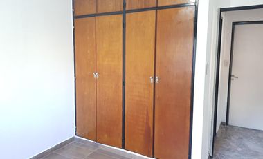 Casa en  Ramos Mejia! 3 ambientes con cochera y terraza propia!!!!