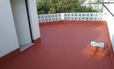 Casa en  Ramos Mejia! 3 ambientes con cochera y terraza propia!!!!