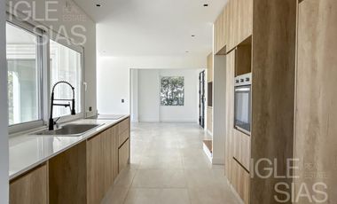 Casa en venta y alquiler al lago en Las Glorietas, Nordelta