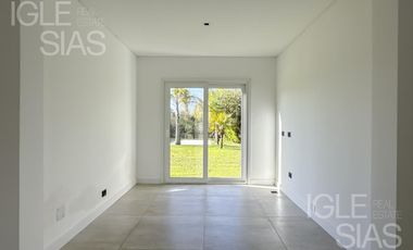 Casa en venta y alquiler al lago en Las Glorietas, Nordelta