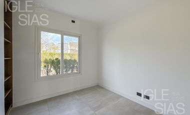 Casa en venta y alquiler al lago en Las Glorietas, Nordelta