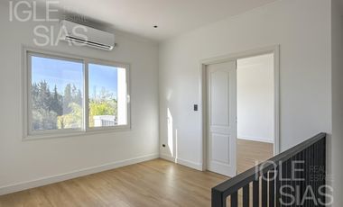 Casa en venta y alquiler al lago en Las Glorietas, Nordelta