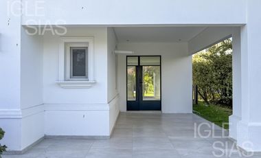 Casa en venta y alquiler al lago en Las Glorietas, Nordelta