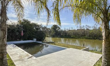 Casa en venta y alquiler al lago en Las Glorietas, Nordelta