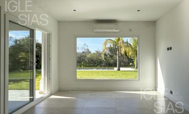 Casa en venta y alquiler al lago en Las Glorietas, Nordelta