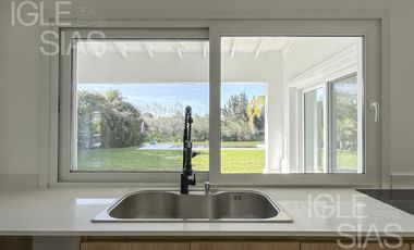 Casa en venta y alquiler al lago en Las Glorietas, Nordelta