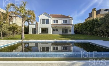 Casa en venta y alquiler al lago en Las Glorietas, Nordelta