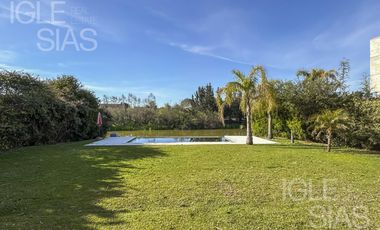 Casa en venta y alquiler al lago en Las Glorietas, Nordelta