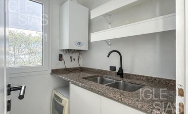 Casa en venta y alquiler al lago en Las Glorietas, Nordelta