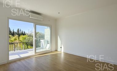 Casa en venta y alquiler al lago en Las Glorietas, Nordelta