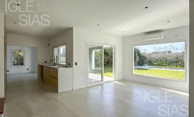 Casa en venta y alquiler al lago en Las Glorietas, Nordelta