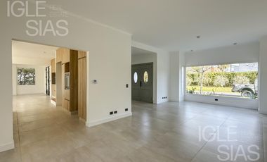 Casa en venta y alquiler al lago en Las Glorietas, Nordelta