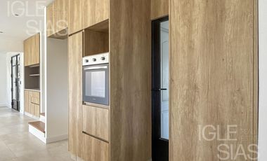 Casa en venta y alquiler al lago en Las Glorietas, Nordelta
