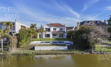 Casa en venta y alquiler al lago en Las Glorietas, Nordelta