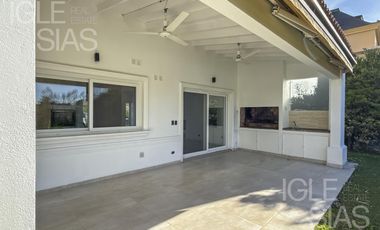 Casa en venta y alquiler al lago en Las Glorietas, Nordelta
