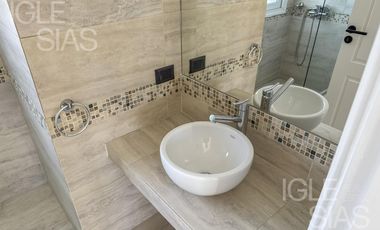 Casa en venta y alquiler al lago en Las Glorietas, Nordelta