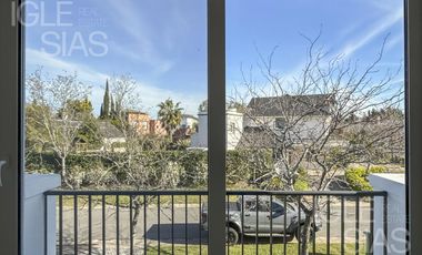 Casa en venta y alquiler al lago en Las Glorietas, Nordelta