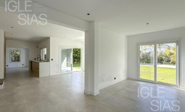 Casa en venta y alquiler al lago en Las Glorietas, Nordelta