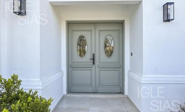 Casa en venta y alquiler al lago en Las Glorietas, Nordelta