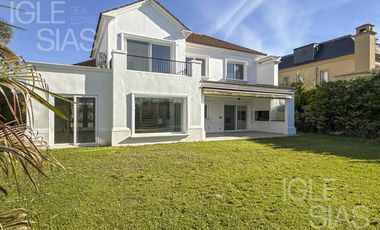 Casa en venta y alquiler al lago en Las Glorietas, Nordelta