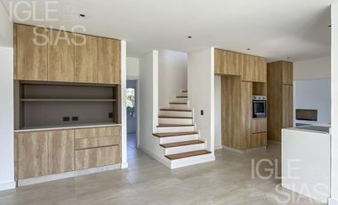 Casa en venta y alquiler al lago en Las Glorietas, Nordelta