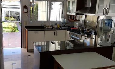 CASA EN VENTA EN TRONADOR 2700 COGHLAN