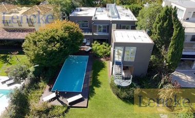 Casa en alquiler amoblada en Santa Maria de Tigre con amarra propia