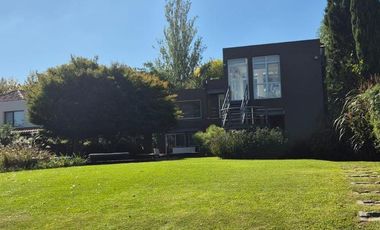 Casa en alquiler amoblada en Santa Maria de Tigre con amarra propia