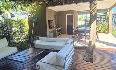 Casa en alquiler amoblada en Santa Maria de Tigre con amarra propia