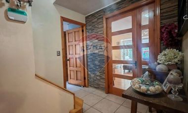 Espectacular Casa de 3D+3b, con piscina, quincho