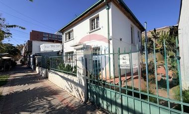 Excelente Casa Comercial en Providencia