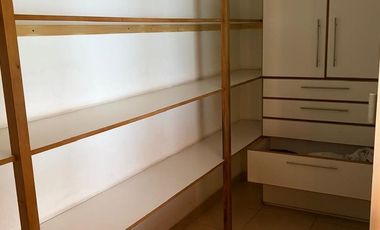 Casa de Categoría en Los Carolinos | 3 Dormitorios   Dependencia | Pileta Climatizada | Cochera para Varios Vehículos | Seguridad 24 hs