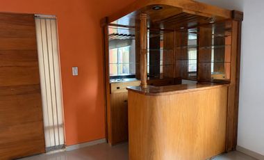 Casa de Categoría en Los Carolinos | 3 Dormitorios   Dependencia | Pileta Climatizada | Cochera para Varios Vehículos | Seguridad 24 hs