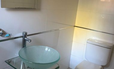 Casa de Categoría en Los Carolinos | 3 Dormitorios   Dependencia | Pileta Climatizada | Cochera para Varios Vehículos | Seguridad 24 hs