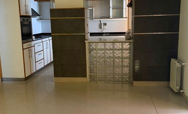 Casa de Categoría en Los Carolinos | 3 Dormitorios   Dependencia | Pileta Climatizada | Cochera para Varios Vehículos | Seguridad 24 hs