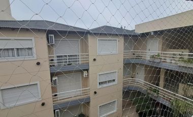 Departamento de 2 ambientes con cochera y balcón en Morón