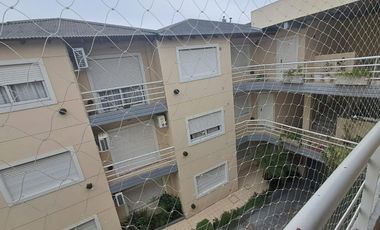 Departamento de 2 ambientes con cochera y balcón en Morón