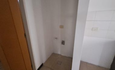 Departamento de 2 ambientes con cochera y balcón en Morón