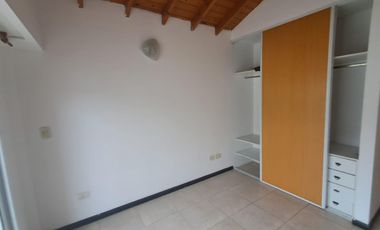 Departamento de 2 ambientes con cochera y balcón en Morón
