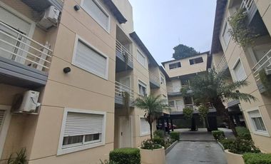 Departamento de 2 ambientes con cochera y balcón en Morón