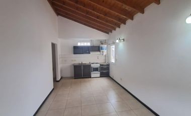 Departamento de 2 ambientes con cochera y balcón en Morón