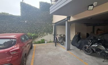 Departamento de 2 ambientes con cochera y balcón en Morón