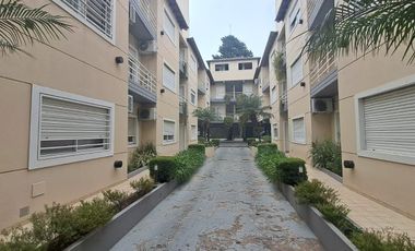 Departamento de 2 ambientes con cochera y balcón en Morón