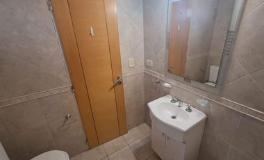 Departamento de 2 ambientes con cochera y balcón en Morón