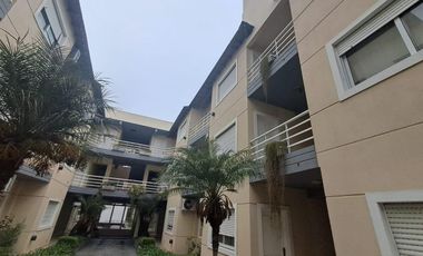Departamento de 2 ambientes con cochera y balcón en Morón